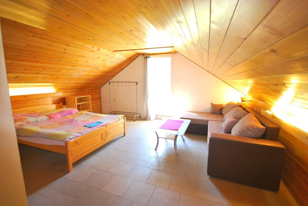 Apartments Zbraslav Prague Luaran gambar
